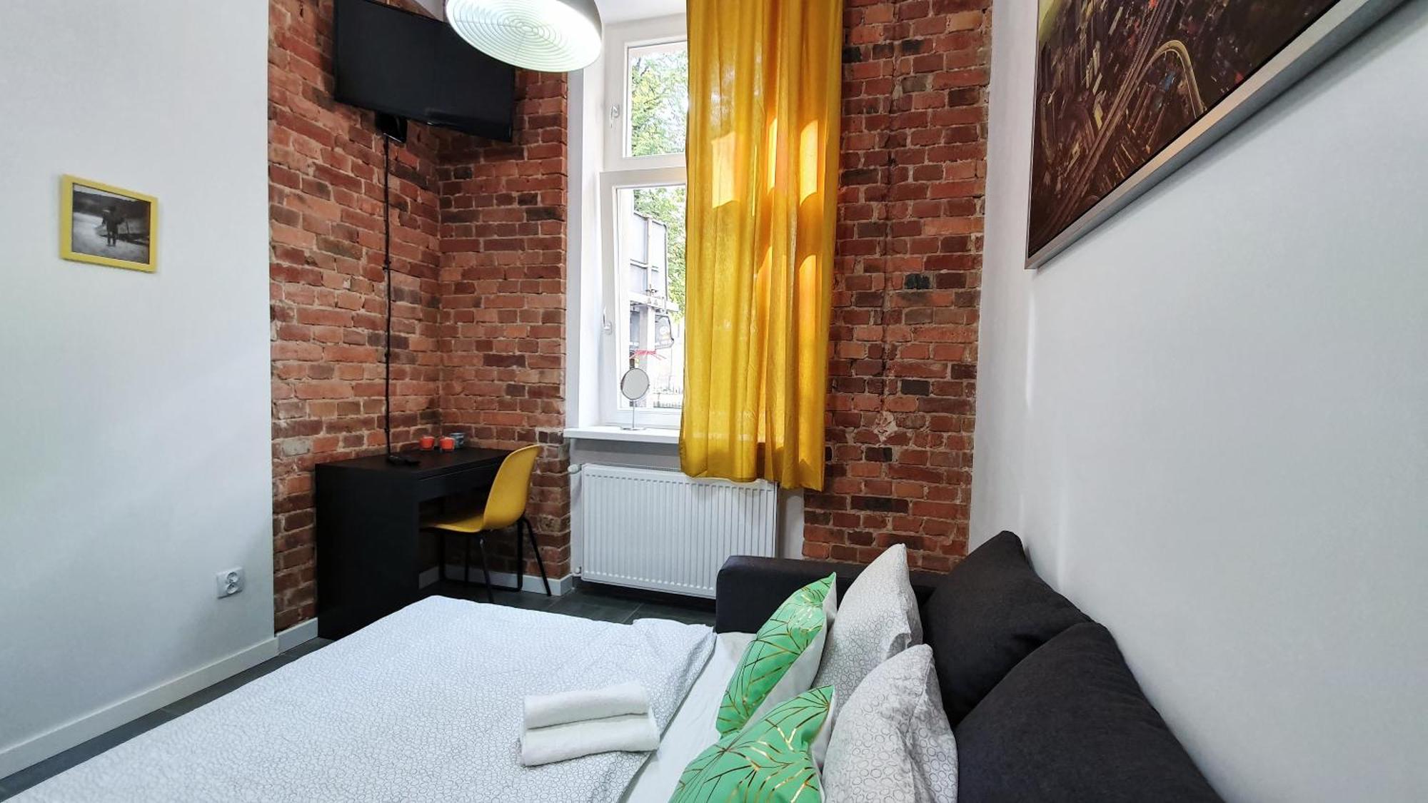 Two Streets One Stay Stefana & Damrota Apartment