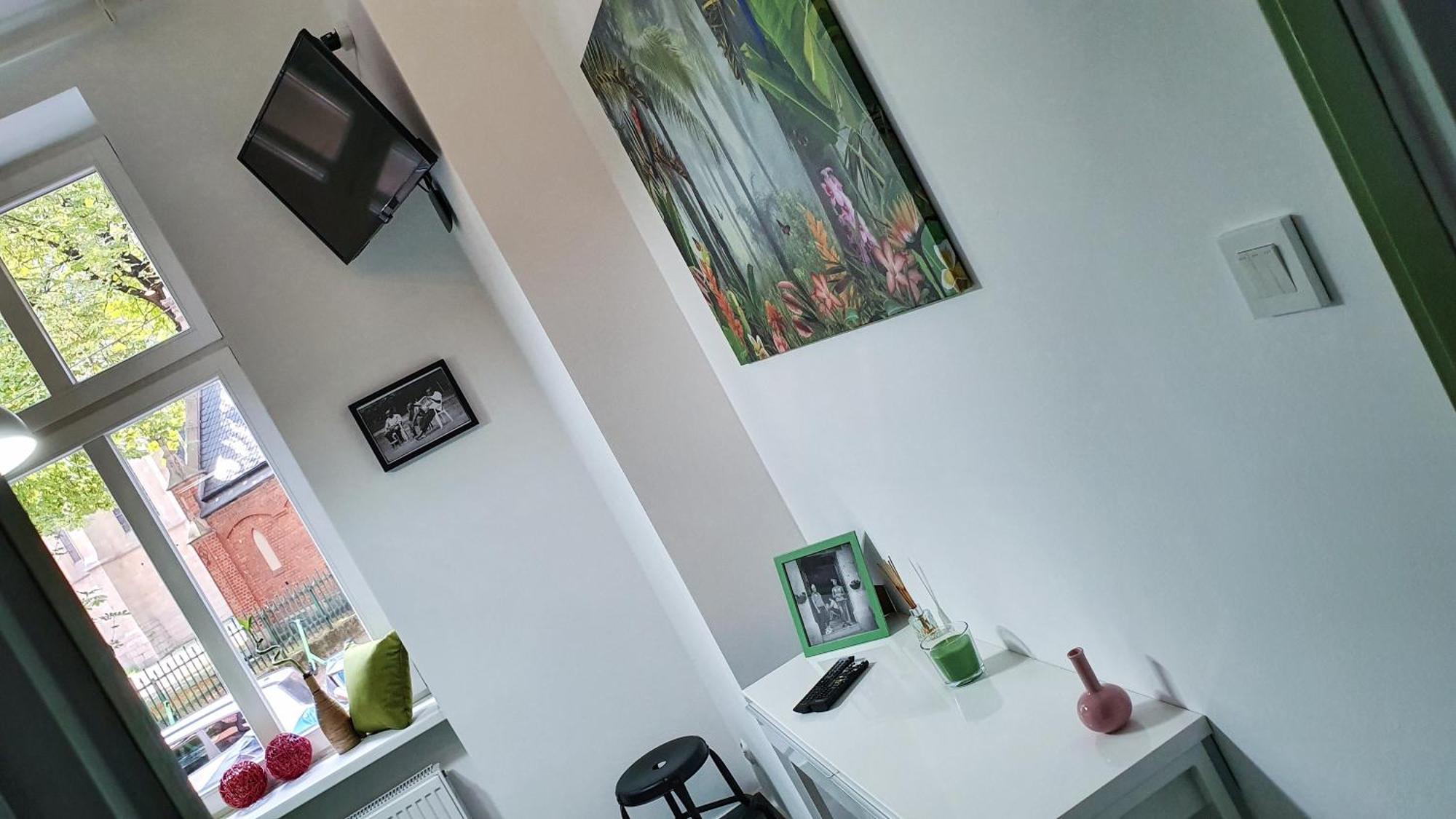 Two Streets One Stay Stefana & Damrota Apartment