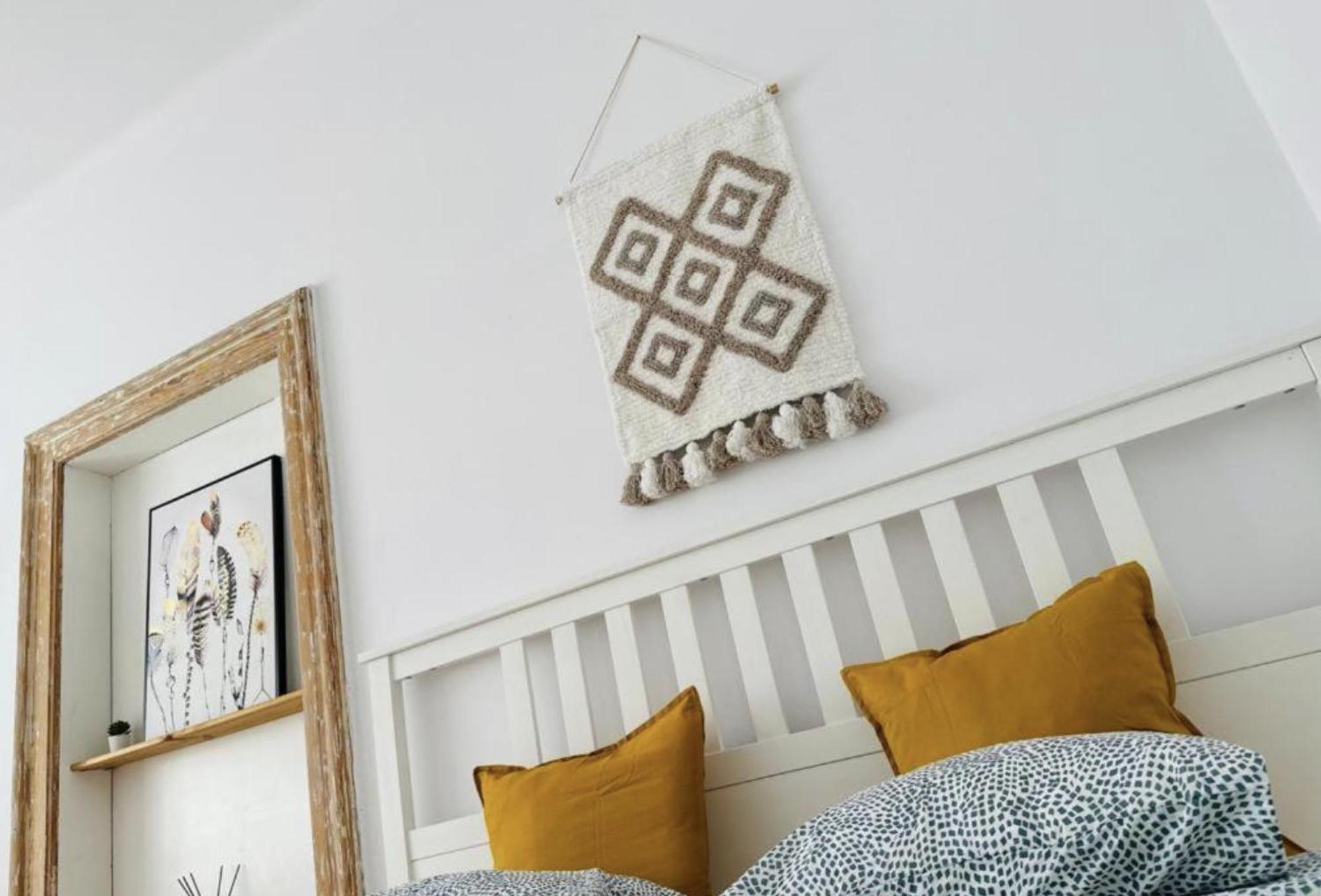 Two Streets One Stay Stefana & Damrota Apartment *